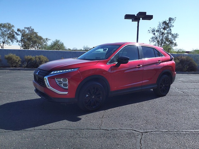 Mitsubishi Eclipse Cross visto de frente em três quartos