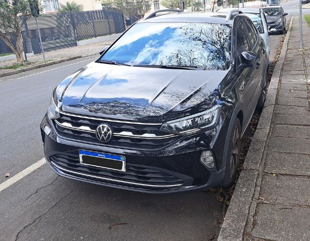 Volkswagen Nivus preto visto de frente