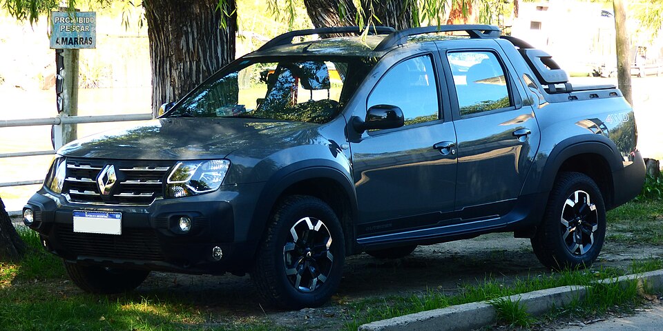 Renault Oroch visto de frente em três quartos