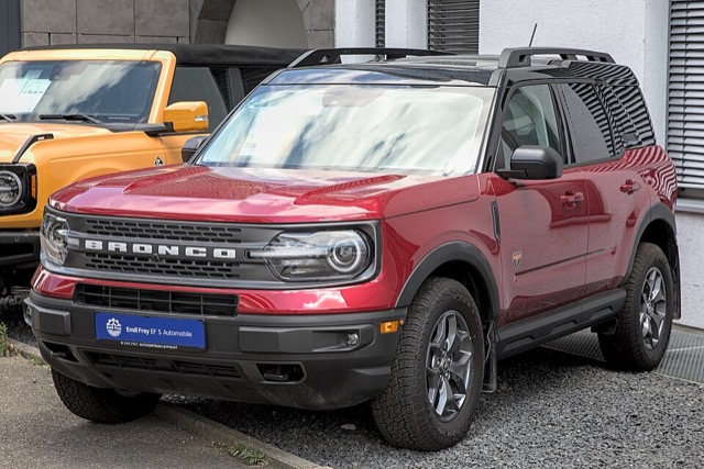 Ford Bronco Sport visto de frente em três quartos