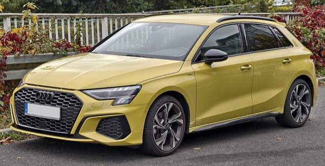 Audi A3 Sportback visto de frente em três quartos
