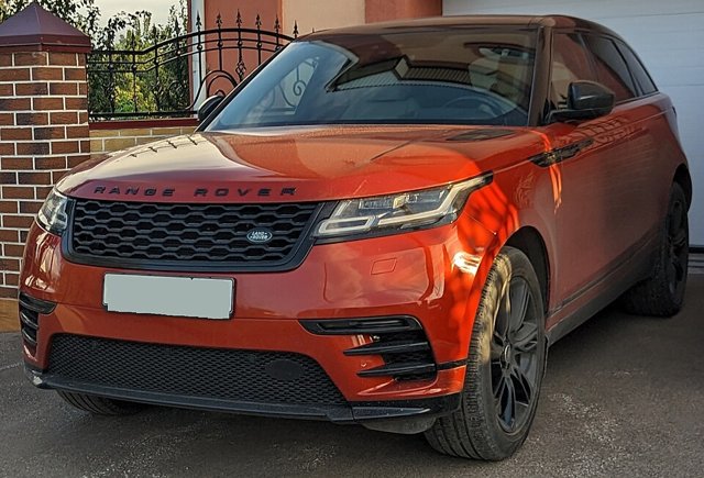 Land Rover Range Rover Velar visto de frente em três quartos