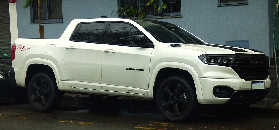 RAM Rampage visto de frente em três quartos