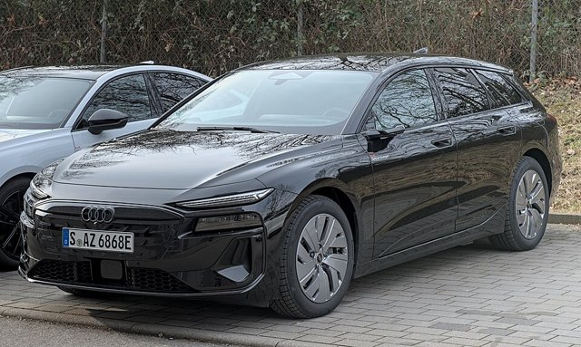 Audi A6 Avant e-tron visto de frente em três quartos