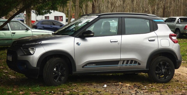 Citroën C3 visto de frente em três quartos
