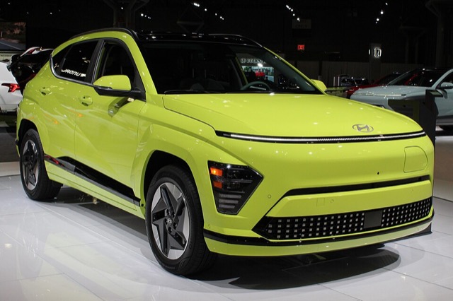 Hyundai Kona Electric visto de frente em três quartos