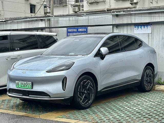 GAC Hyptec HT visto de frente em três quartos