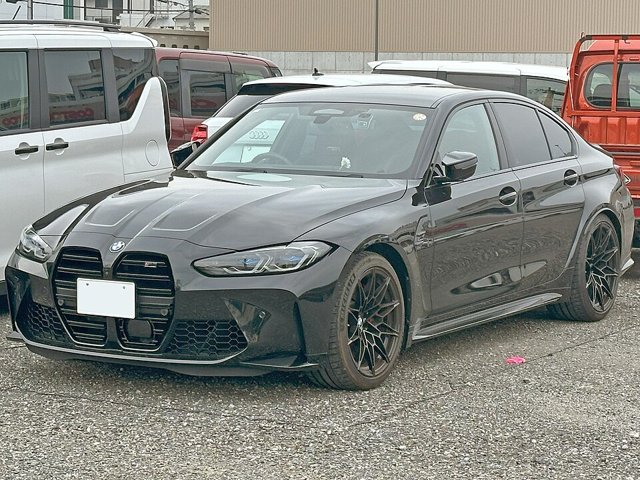 BMW M3 visto de frente em três quartos