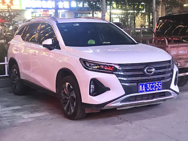 GAC Trumpchi GS4 (2ª geração) visto de frente em três quartos