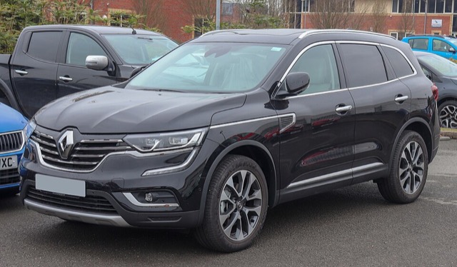 Renault Koleos visto de frente em três quartos
